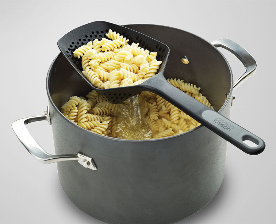 Joseph Joseph Scoop™ Plus Black Colander