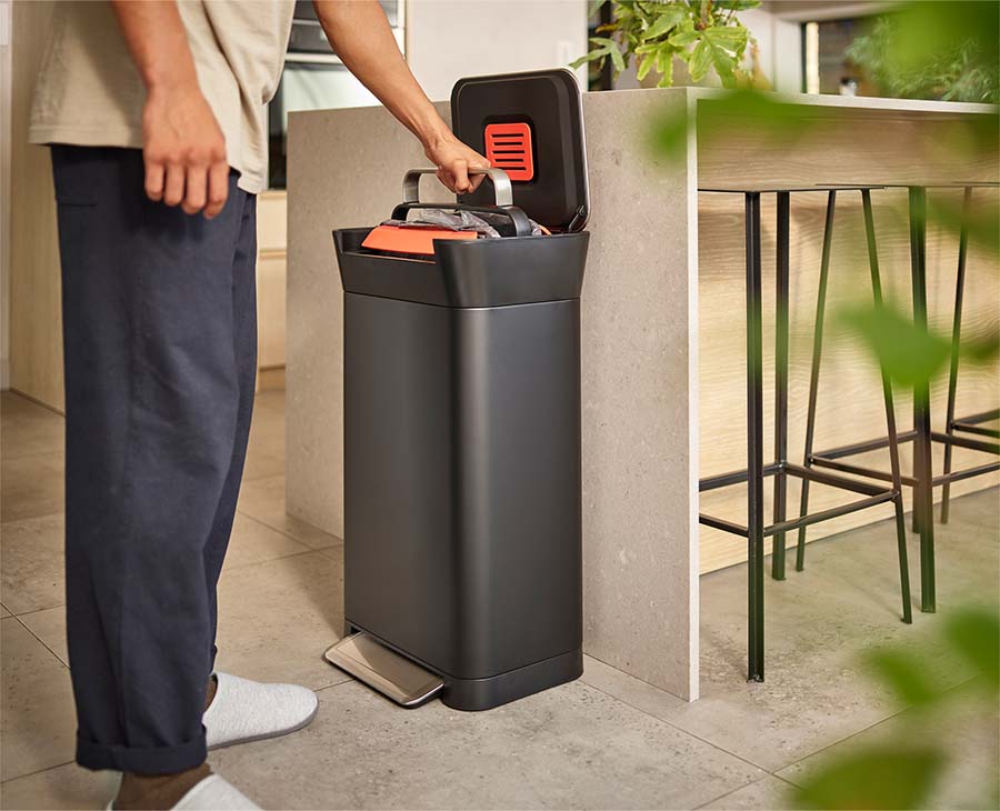 Joseph Joseph Titan 30L Black Trash Compactor