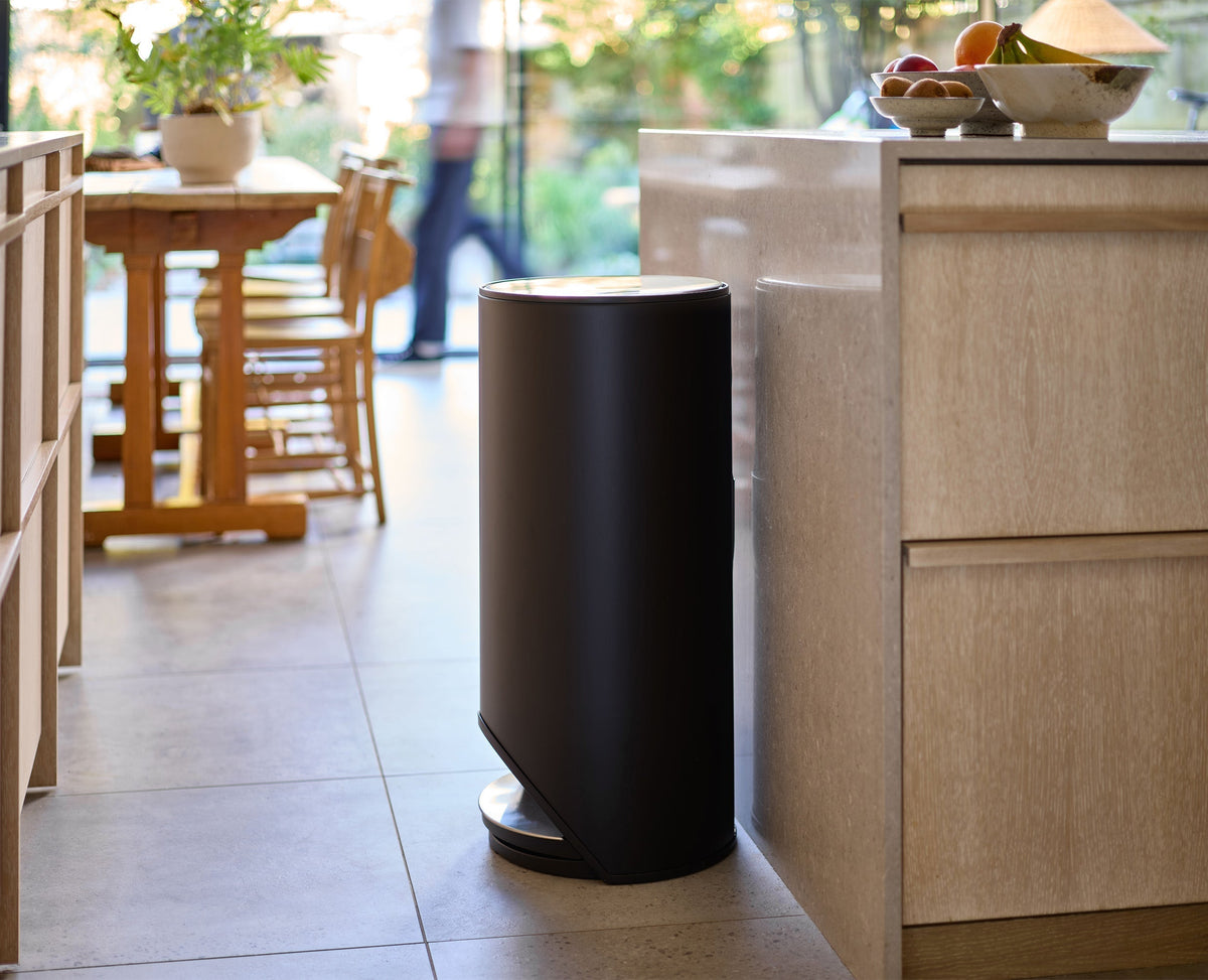 Joseph Joseph Arc™ 30L Easy-push Matt Black Pedal Trash Can Starter Set