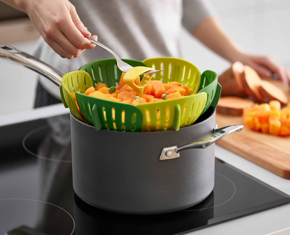 Joseph Joseph Bloom™ Green Folding Steamer Basket