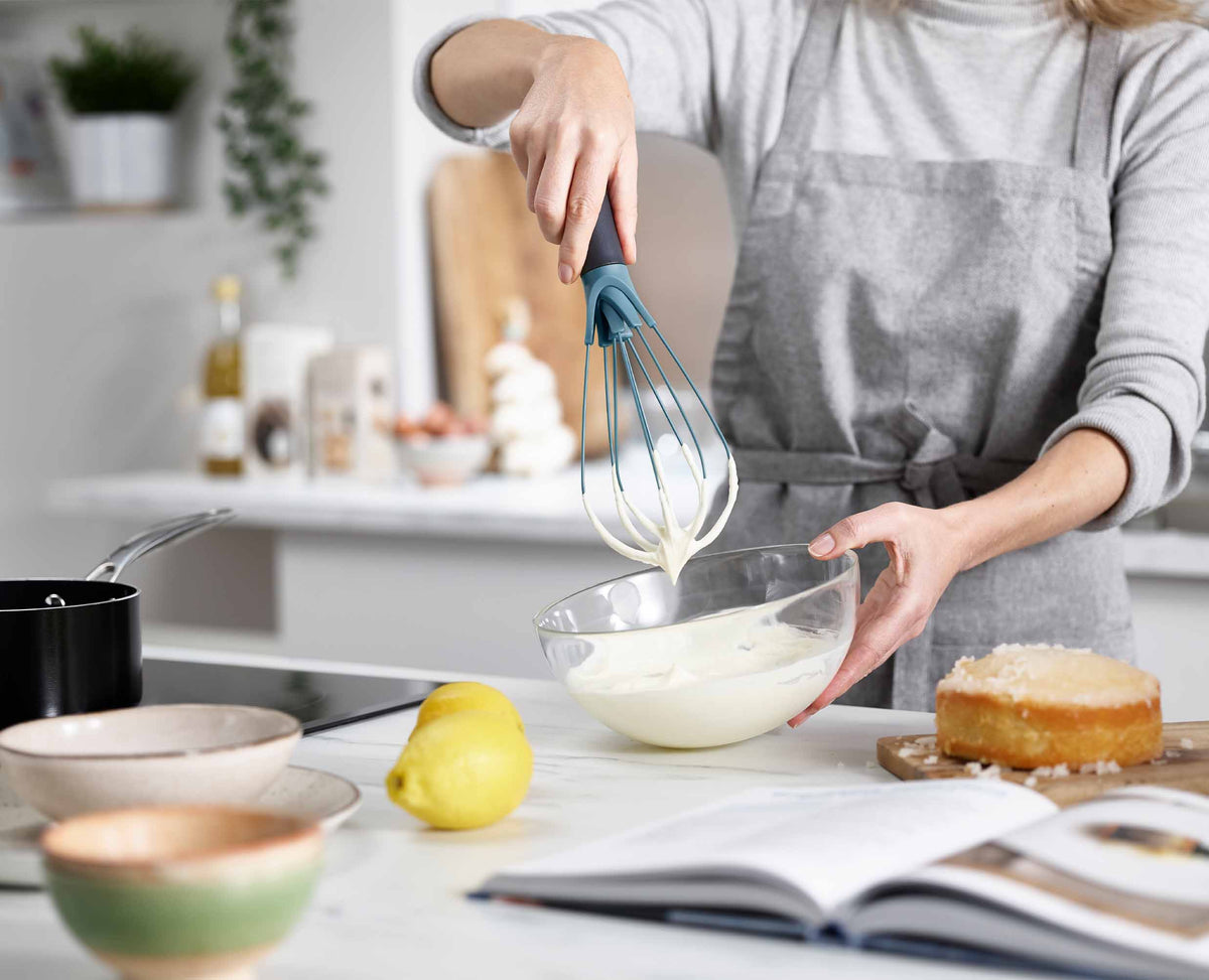 Twist™ 2-in-1 Blue Whisk
