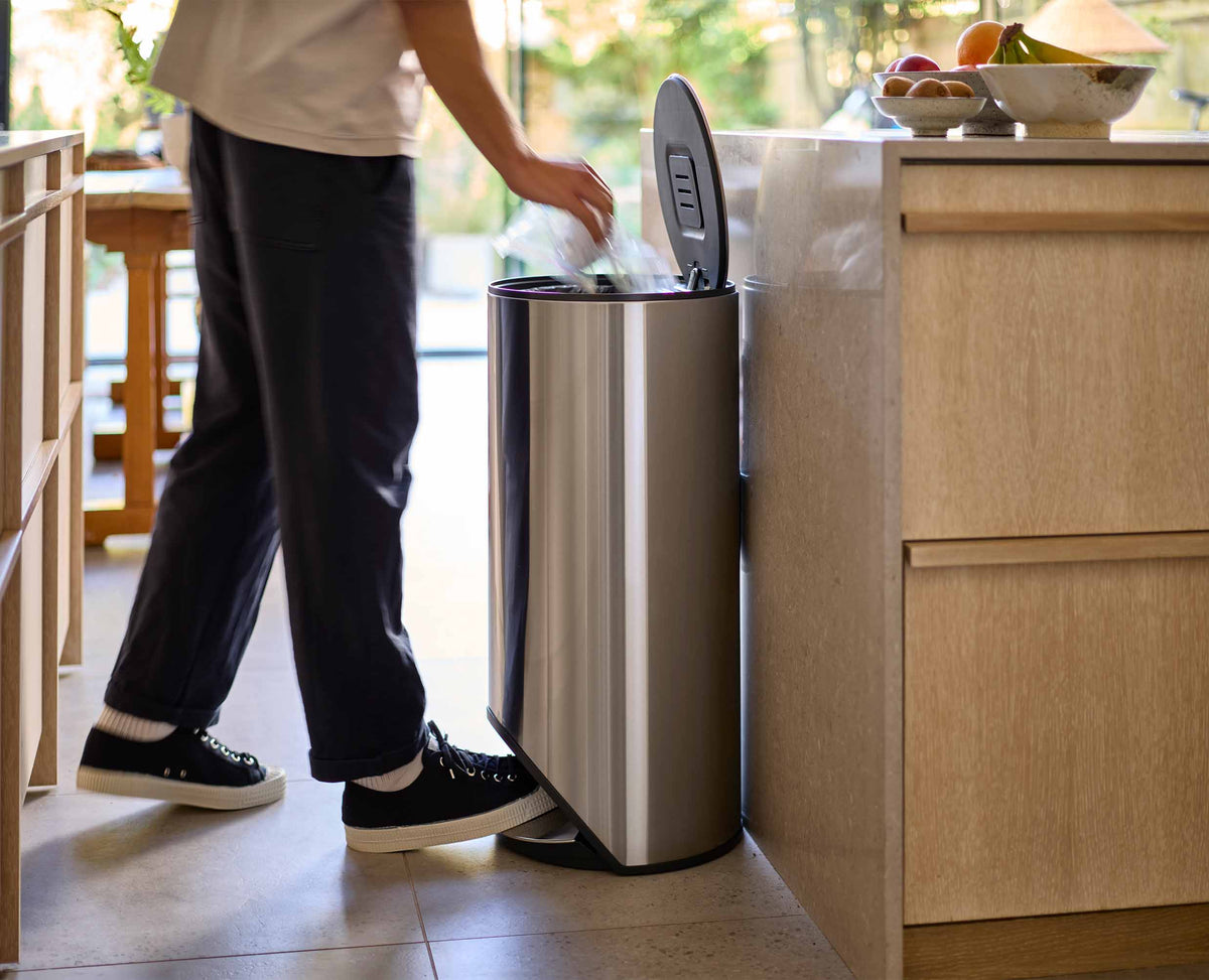 Joseph Joseph Arc™ 30L Easy-push Stainless-steel Pedal Trash Can