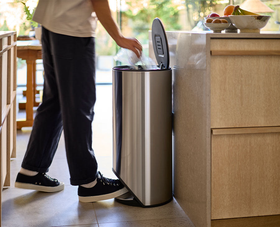 Joseph Joseph Arc™ 30L Easy-push Stainless-steel Pedal Trash Can
